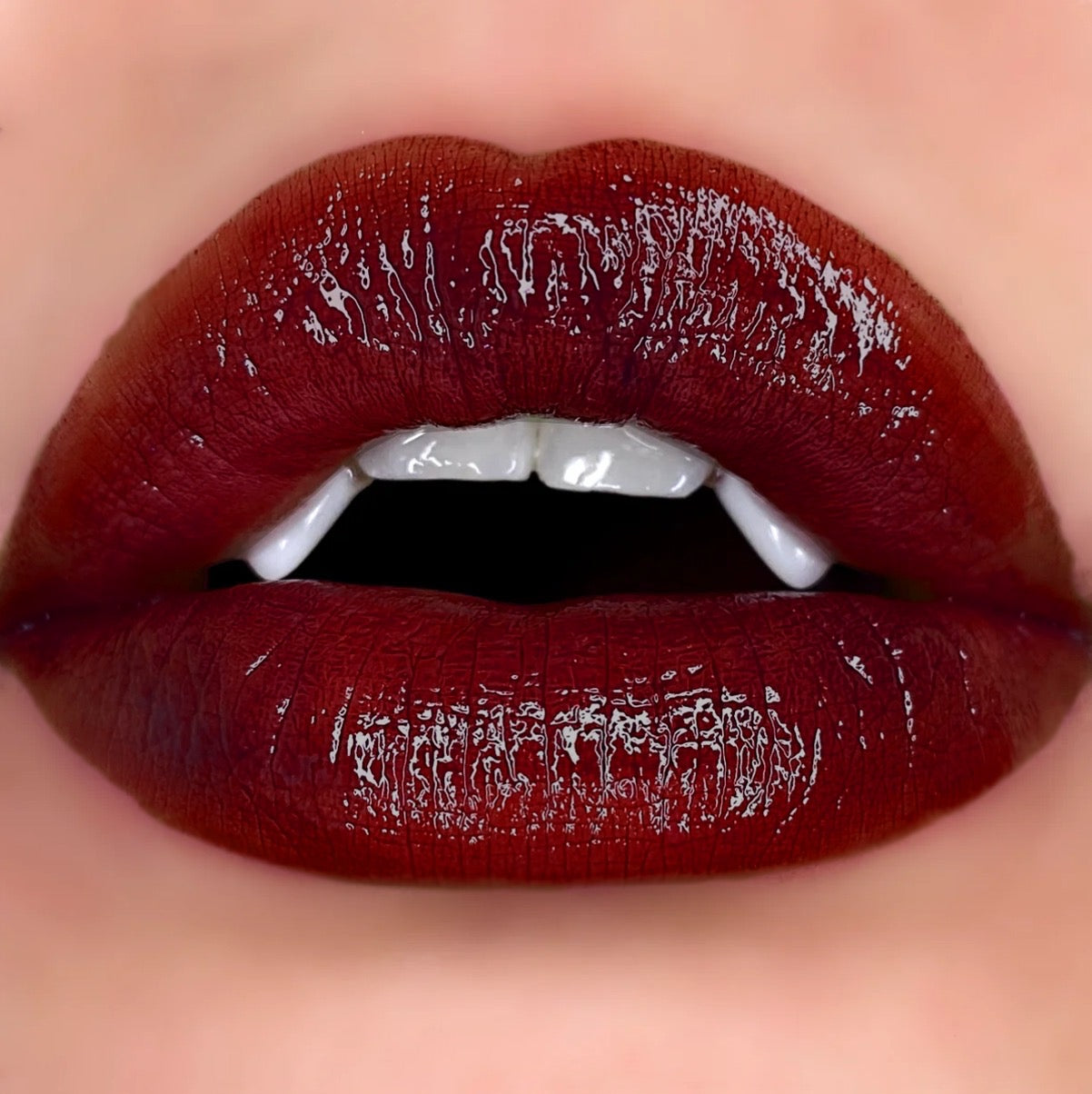Curst Kosmetics - Lip Gloss Potion - Vampires Blood
