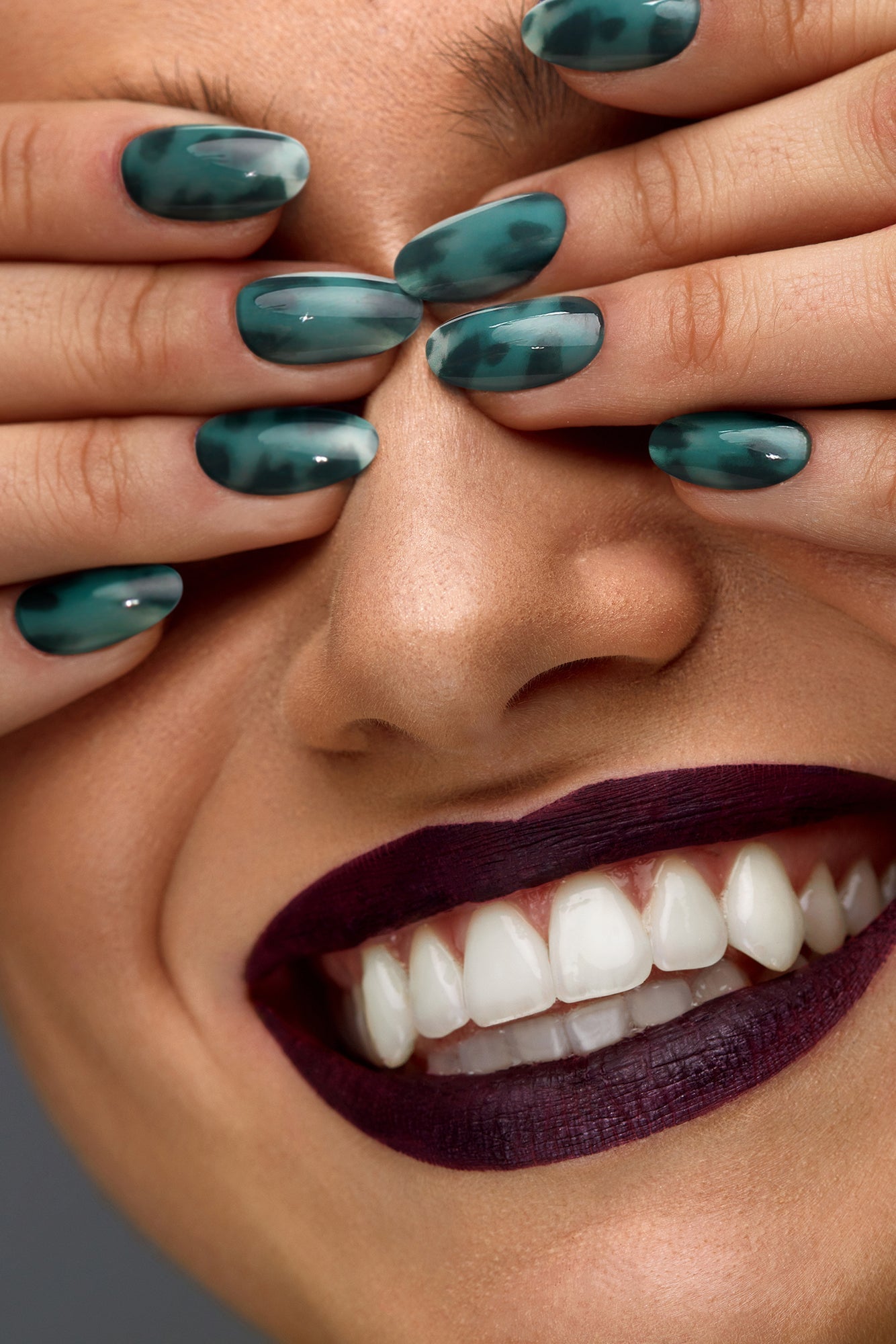Bonmuz - Emerald Amber | Soft & Durable Press-On Nails